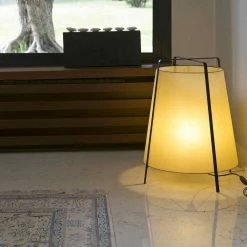 Dekorative Stehleuchte Akane länglich-rund in schwarz-beige E27 aus Metall und Papyrus