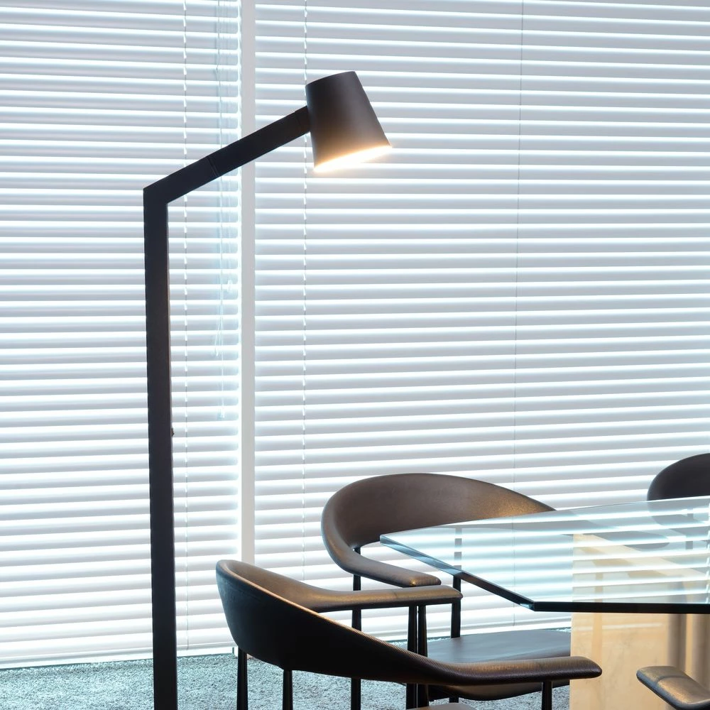 Stehleuchte Mizuko in schwarz, schwenk- und drehbar 5 Stehleuchte Mizuko in schwarz, schwenk- und drehbar – Bild 3